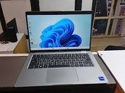 Dell latitude 5440 Display:14 Full HD IPS (1920 x 1080), 60 Hz. RAM: 16GB DDR5. Storage: 512GB SSD. Graphics: Intel Integrated.